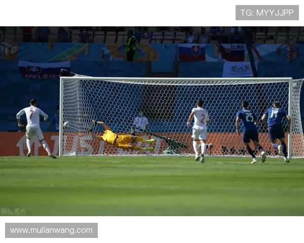 德甲球队球馆图片大全集:视觉欣赏与球场容量对比 德甲球队球馆图片大全集:视觉欣赏与球场容量对比